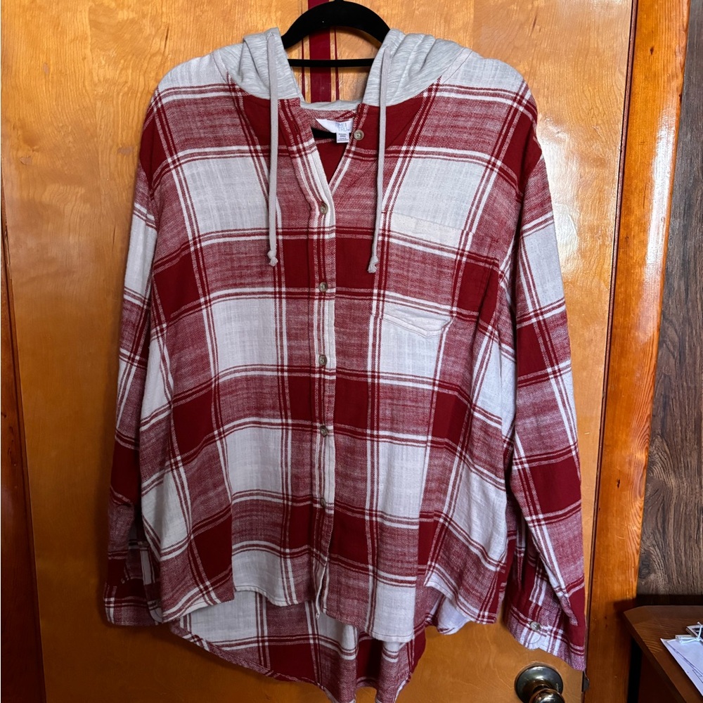Women’s Hooded Flannel 
Size XXXL(22)
Brand new with tags!